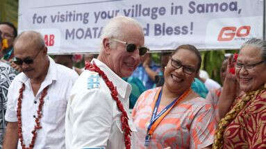 Charles III fait tomber la cravate aux Samoa avant un périlleux Sommet du Commonwealth