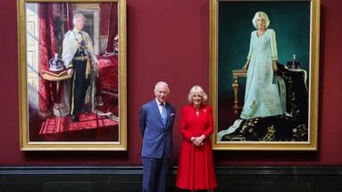 Charles III et Camilla fêtent les deux ans de leur couronnement avec d'imposants portraits