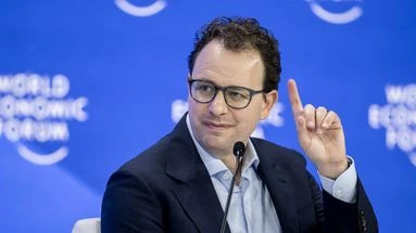 Une IA capable de se reproduire ? Anthropic propose une pause dans son développement, sous peine de 