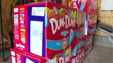 Aux États-Unis, un enfant pique le téléphone de sa mère et commande 70.000 sucettes