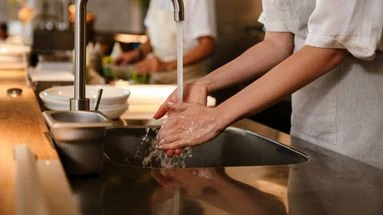 Intoxication alimentaire : les bons gestes à adopter dans la cuisine pour ne pas tomber malade