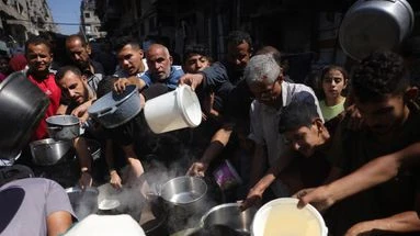 Manque de stocks, scènes meurtrières... À Gaza, les distributions alimentaires tournent au chaos