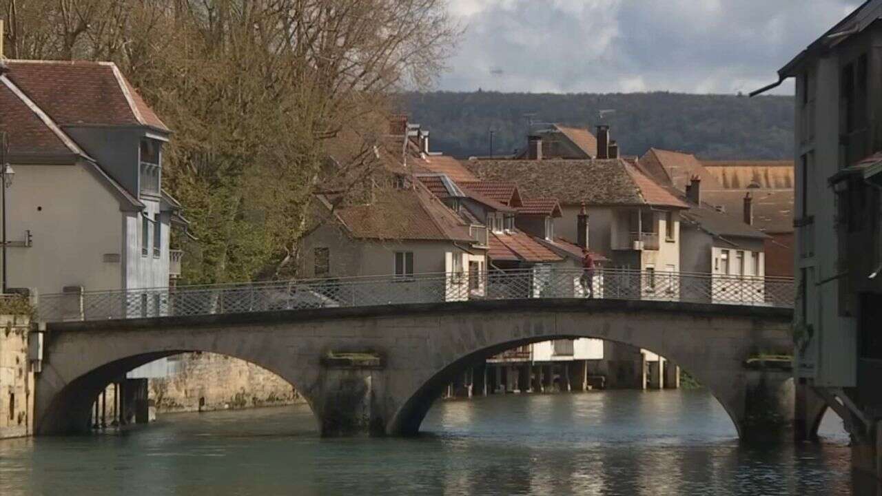 Pollution, mortalité des poissons... Comment sauver la rivière Loue dans le Doubs ?