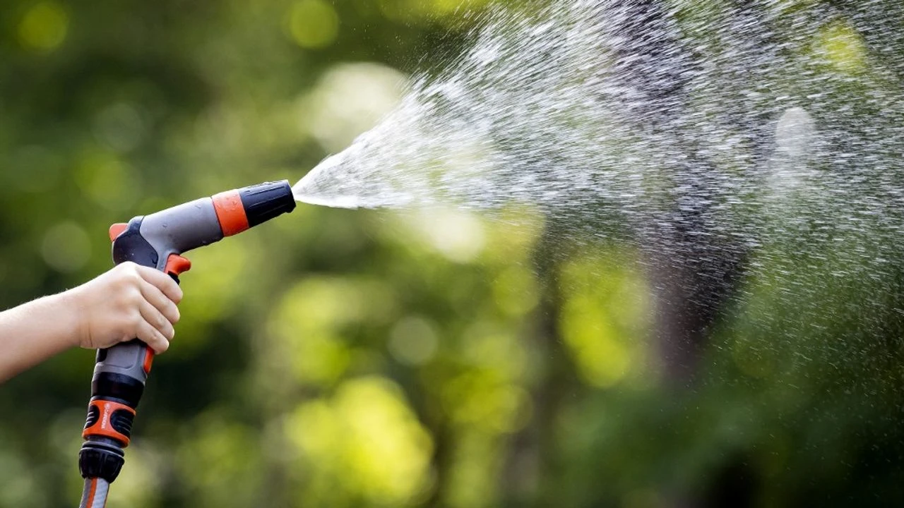 VIDÉO - Le tarif progressif de l'eau est-il la solution pour moins consommer ?