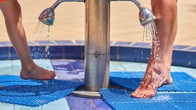 Se baigner sans se contaminer : les réflexes à adopter à la piscine pour se prémunir des dangers invisibles