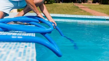 Comment recycler l'eau de la piscine pour arroser son jardin ?