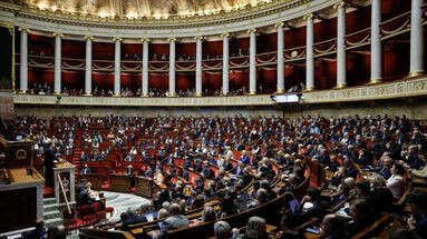 Des ouvriers interdits de machine à café à l'Assemblée nationale ? La classe politique indignée