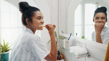 Faut-il se brosser les dents avant ou après le petit-déjeuner ?