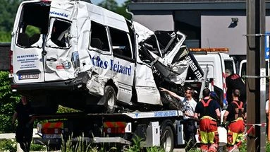 Belgique : ce que l'on sait sur la collision entre un train et un minibus qui a fait quatre morts, dont deux enfants