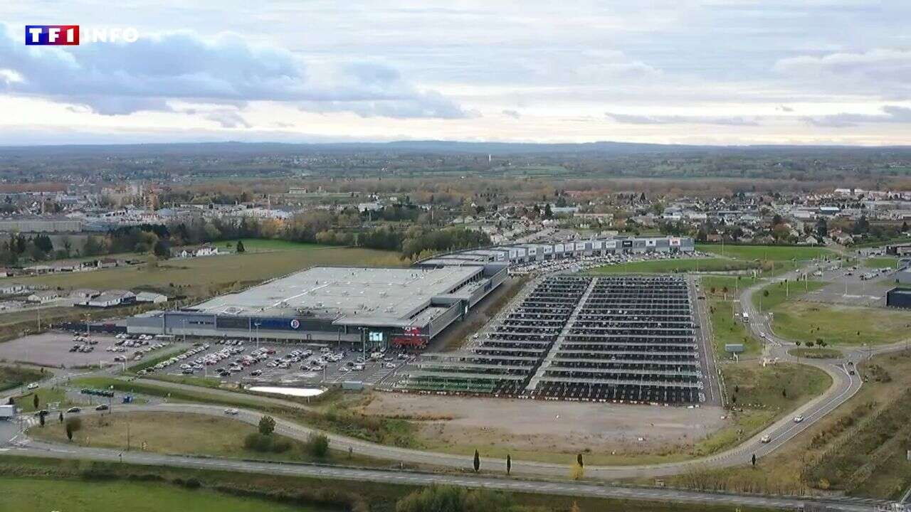 VIDÉO - Panneaux solaires, logements… Ces parkings qui valent de l'or