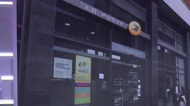 Colis : la poste déroule le tapis rouge à Temu