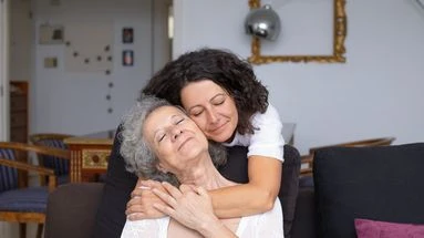 Quelles aides espérer quand on héberge chez soi un parent ?