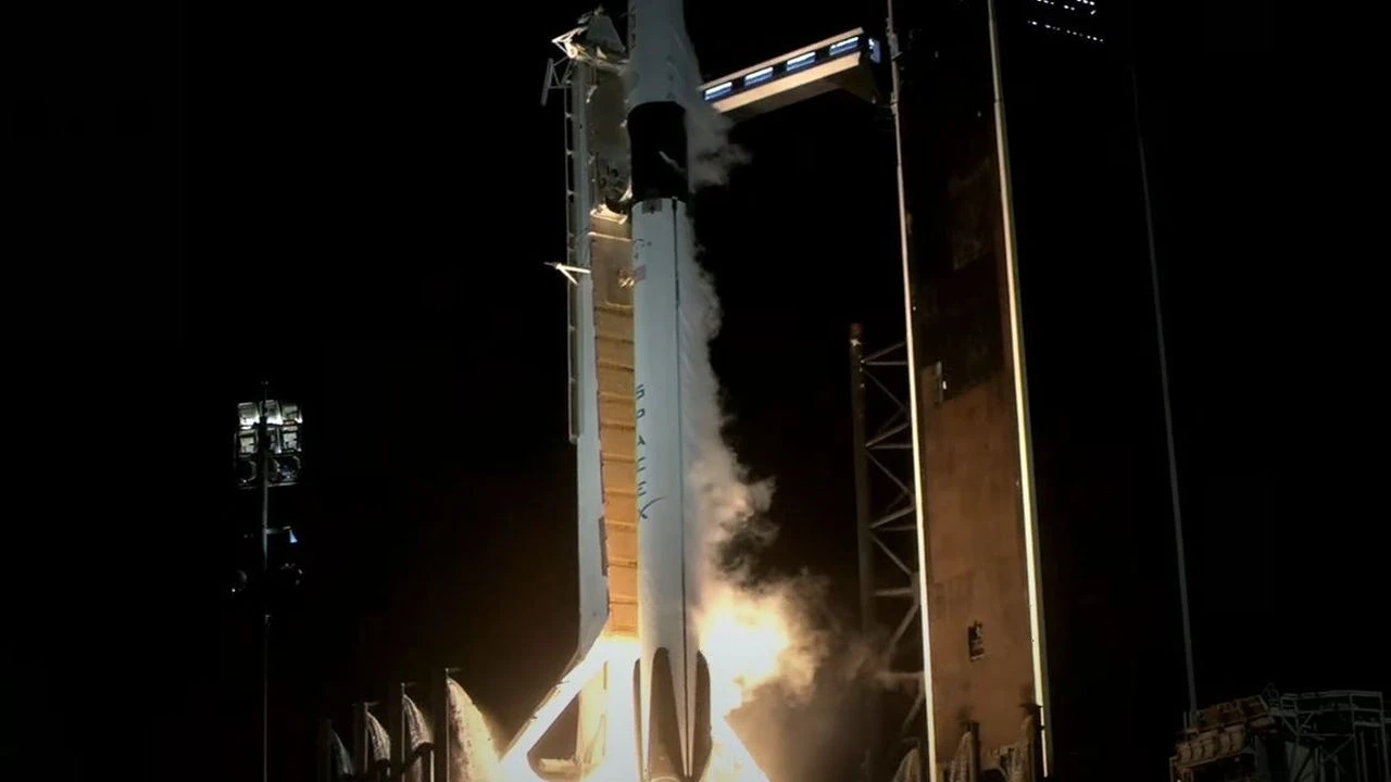 Les images du lancement de la capsule Dragon de SpaceX vers l'ISS, avec quatre astronautes à bord