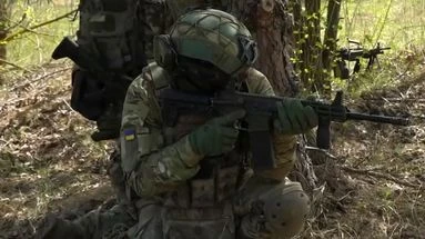 LCI SUR LE TERRAIN - Guerre en Ukraine : avec les volontaires de la brigade Azov