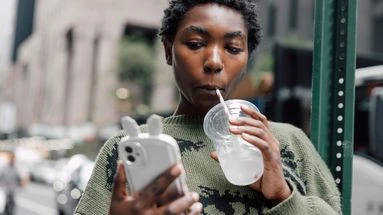 Connaissez-vous ce lien inattendu entre le stress et la déshydratation ?