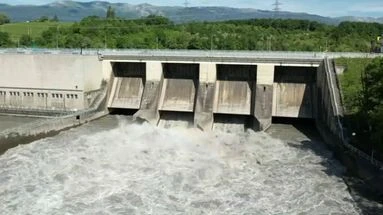 L'équivalent de 600 piscines olympiques de vase évacuées : grande vidange sur le Rhône pour éviter les inondations