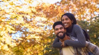Vous ressentez très fort l'envie d'être en couple cet hiver ? C'est peut-être à cause de ce phénomène