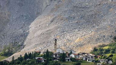 Sous la menace d'une falaise, les habitants de ce village suisse pourraient être contraints de l'abandonner