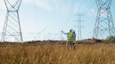 Bientôt la fin des lignes à haute tension ? Ces solutions pour transporter l’électricité sans défigurer le paysage