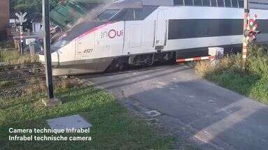 VIDÉO - Lancé à 140 km/h, un TGV arrache la remorque d'un tracteur en Belgique