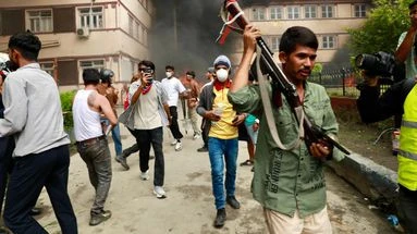 Parlement incendié, armée déployée, 13.500 détenus évadés... Le Népal s'enfonce dans la crise