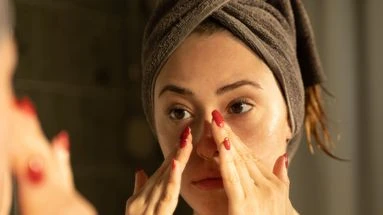 Beef tallow slugging : Pourquoi appliquer de la graisse de bœuf sur le visage n'est pas une bonne idée selon une dermatologue ?