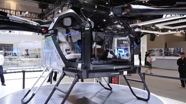 Voitures volantes, compagnon de voyage... Les dernières innovations au plus grand salon automobile du monde