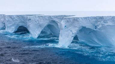 Le plus gros iceberg du monde menace de se briser contre l'île britannique de Géorgie du Sud