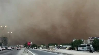 VIDÉO - Irak : les images de la tempête de sable qui balaye le sud du pays