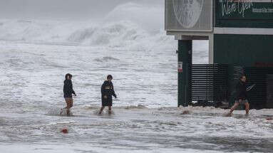 Cyclone Alfred : écoles fermées, supermarchés vidés... L'Australie retient son souffle