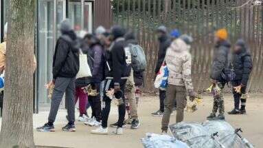 Cinq mois après les JO, le retour en force des vendeurs à la sauvette dans les rues de Paris