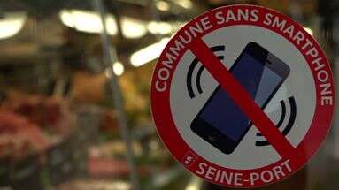 Une commune de Seine-et-Marne interdit l'usage du smartphone dans la rue, mais...