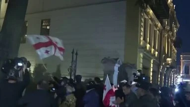Géorgie : Poutine tient le pays, pas la rue