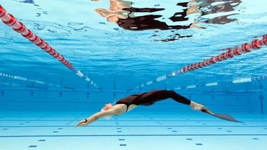 Voici la technique imparable pour réussir à bien nager avec des palmes