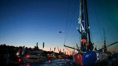 Vendée Globe 2025 : les images de l'arrivée de Richomme, dauphin de Dalin