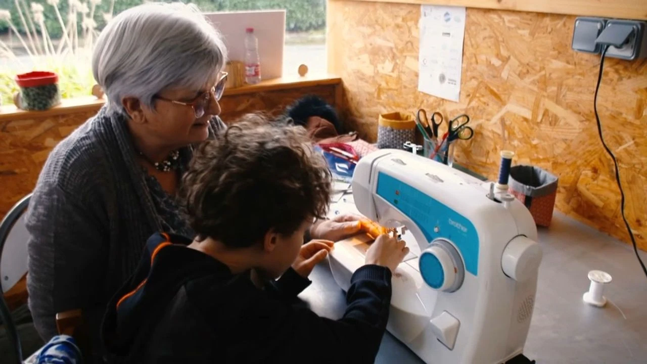 Artisans : à Lorient, des retraités initient la jeune génération aux métiers manuels