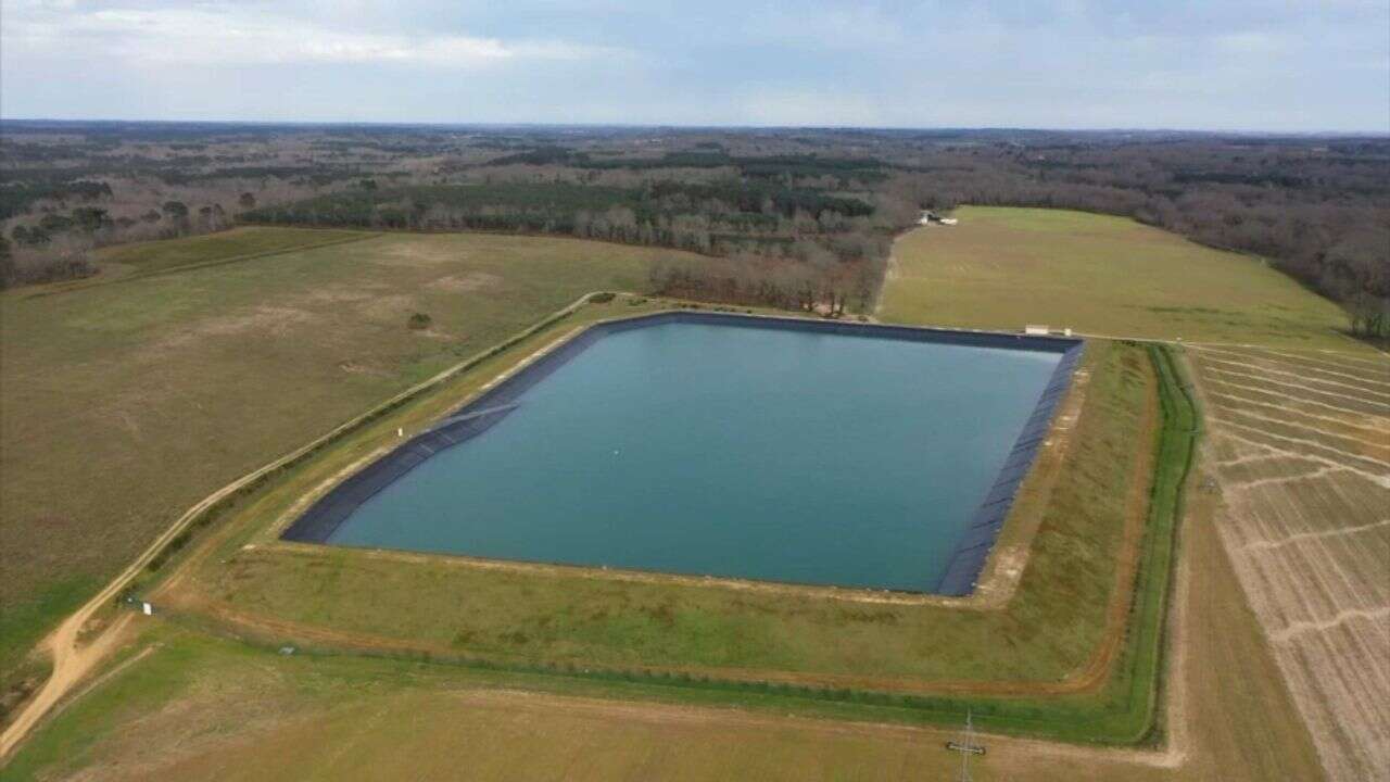 Recyclage : ces agriculteurs des Landes arrosent leurs champs avec les eaux usées