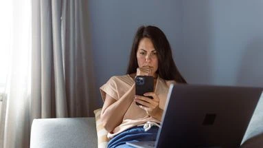 Arnaques financières : l'AMF appelle les réseaux sociaux à davantage de 