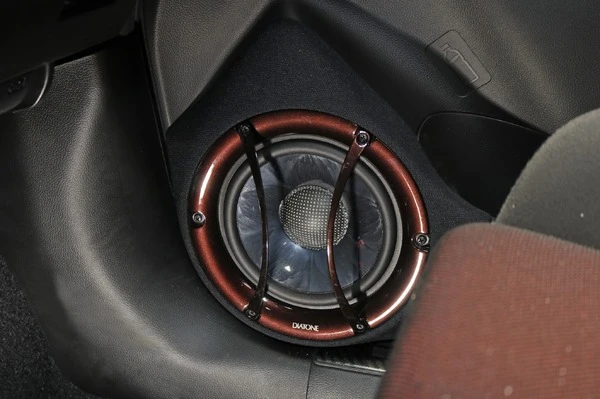 スイフトスポーツが劇的進化！ スピーカー×市販ナビの新たな音体験［Pro Shop インストール・レビュー］by  M.E.I.