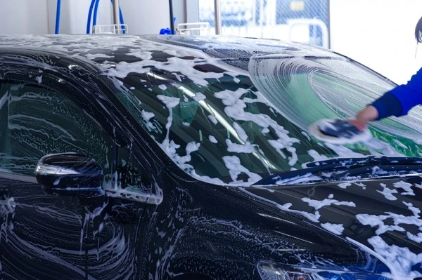 普通の洗車じゃ落ちない！ ボディを曇らせるしつこい水アカ、徹底除去マニュアル～Weeklyメンテナンス～