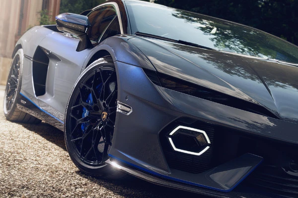 ランボルギーニの新型スーパーカー、初のカスタマイズ仕様「ポルト・チェルヴォ」公開