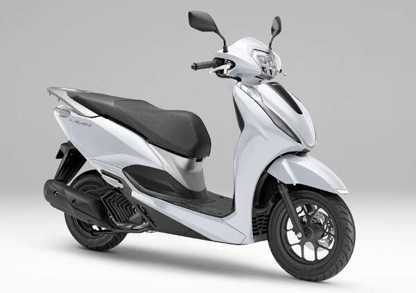 ［15秒でわかる］ホンダ『リード125』新型…デザインを変更しLEDトランクライトを追加