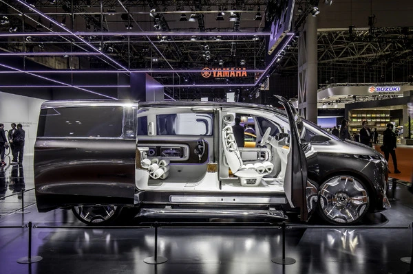 ライバルはアルファード？ メルセデスベンツの最高級ミニバンが日本初公開！…土曜ニュースランキング