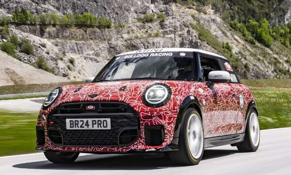 MINI ハッチバック 新型の頂点「JCW」、今秋デビューへ…プロトタイプの写真を公開