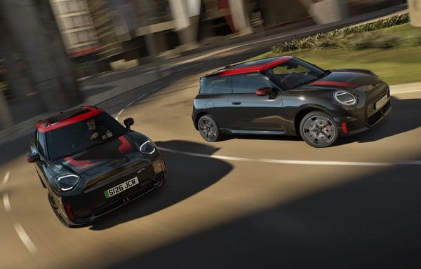 MINI JCWのEV、2つの「TRACK STYLE EDITIONE」発売…各25台限定で640万円から