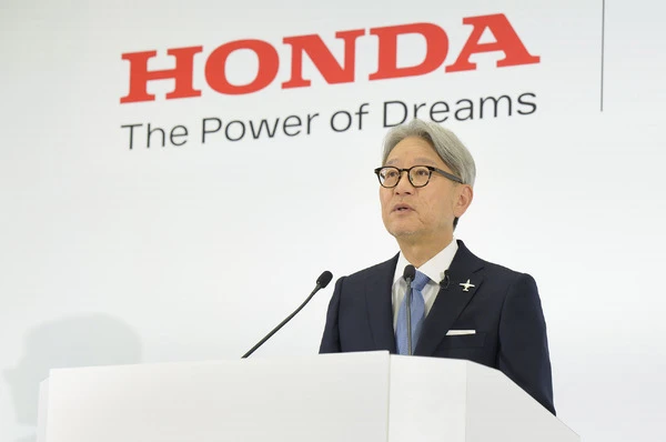 ホンダ三部社長「脱エンジン」宣言を“封印”、EV戦略修正でHEVをけん引役に［新聞ウォッチ］