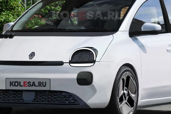 可愛さそのまま！ ルノー『トゥインゴ』が5ドアEVで2026年に復活…これが最終デザインだ