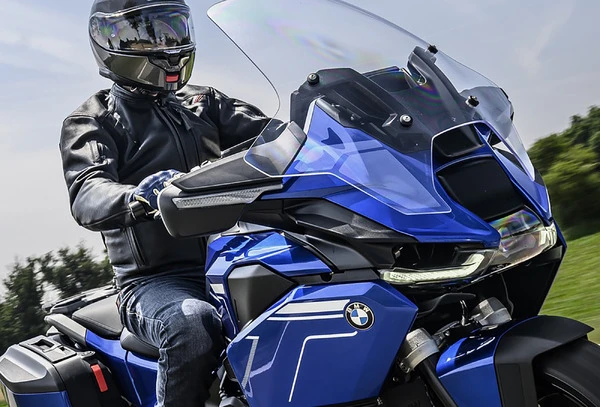 【BMW R1300RT 試乗】200km/hクルーズの快適さは、もはや飛行機レベル…佐川健太郎