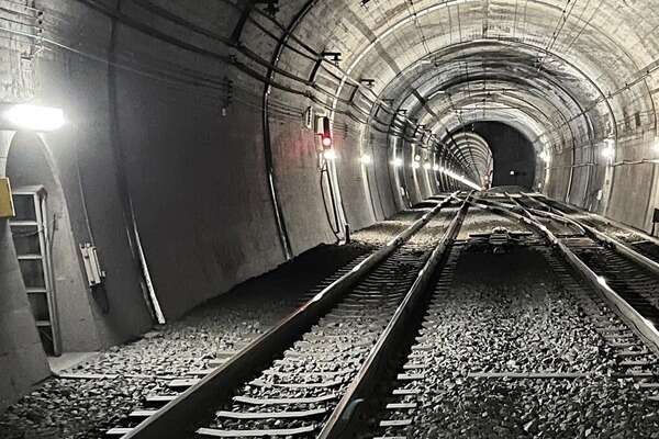 【夏休み】鉄道トンネルを歩き、線路点検用の車両に乗る…西武正丸トンネル