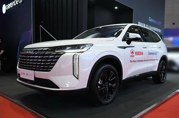 セレンス、次世代車載AIアシスタント「セレンスxUI」発表